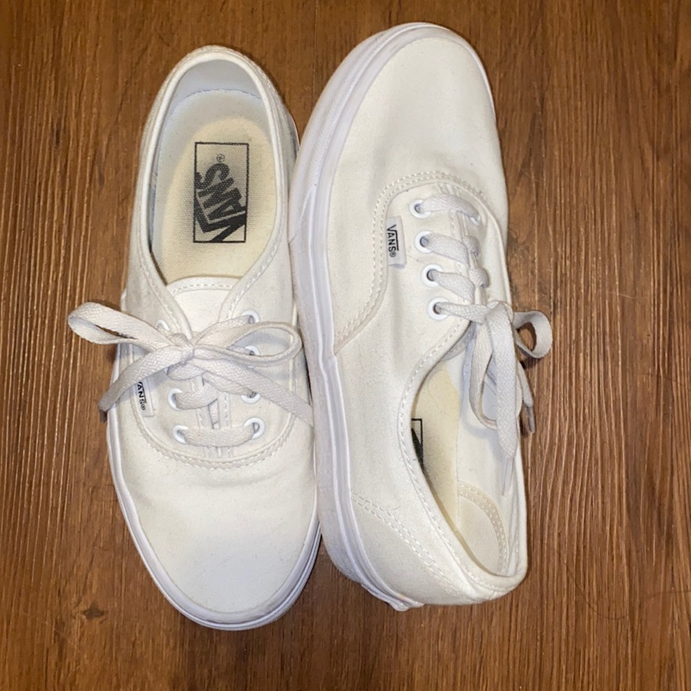 Women’s Vans Authentic white size 7.5